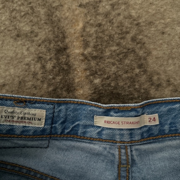Levis - Picture 4 of 4